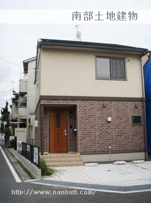 建物外観　2009年6月築の軽量鉄骨造☆