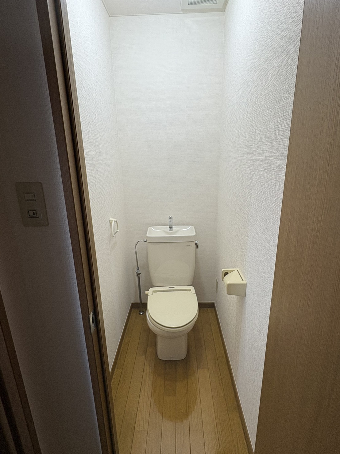 トイレ　※写真は201号室になります