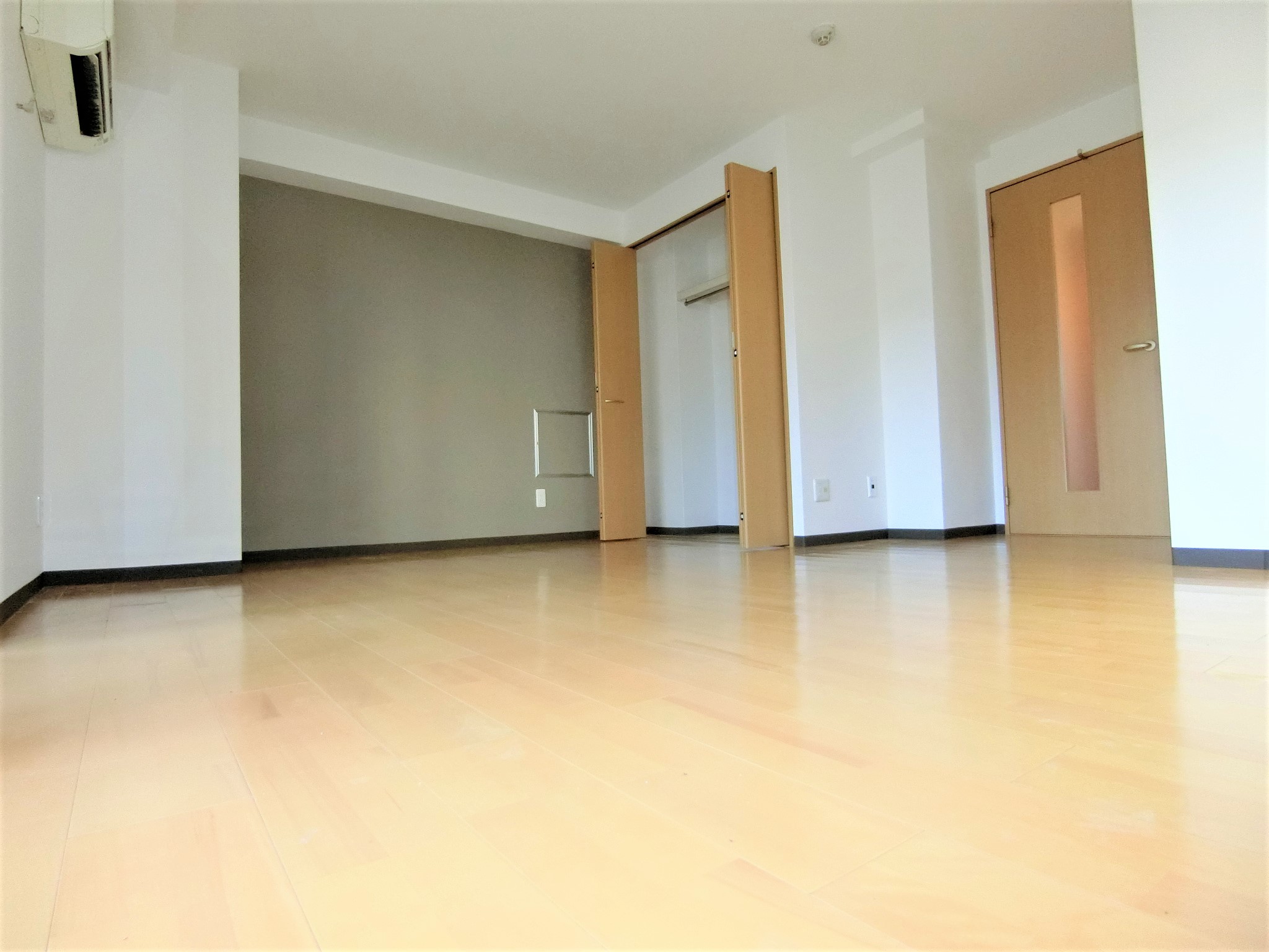 その他部屋・スペース　大型クローゼット完備の明るい南向きのお部屋です☆