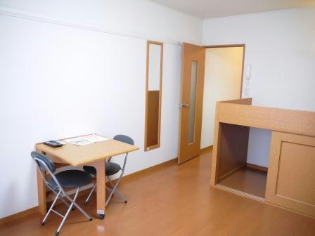 居室・リビング　収納付きベッド