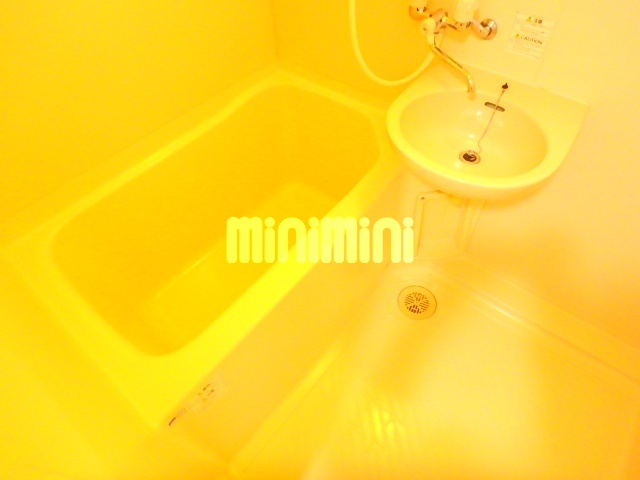 バス・シャワールーム　一日の疲れを癒して下さい。