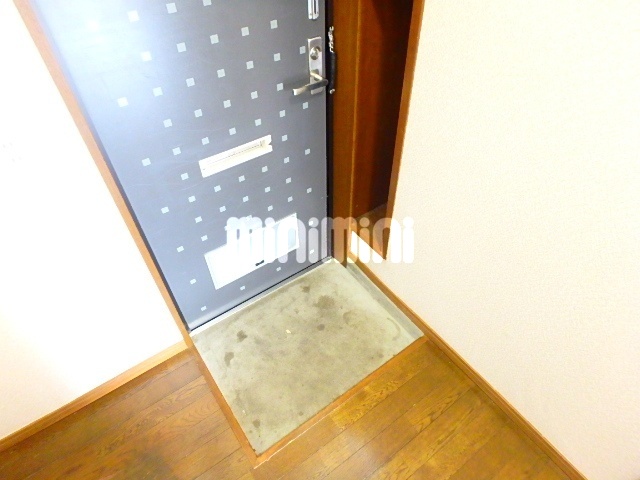 玄関　下駄箱付きの玄関です。