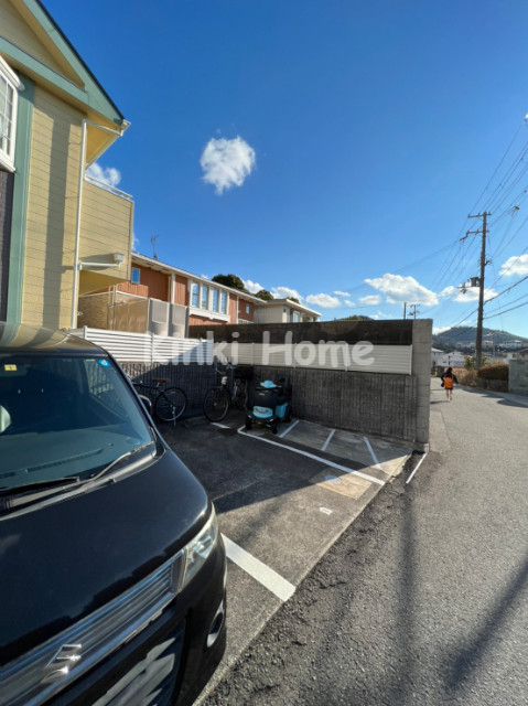 【和歌山市西浜のアパートの駐車場】