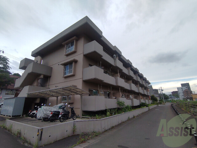 仙台市青葉区北根黒松のマンションの建物外観