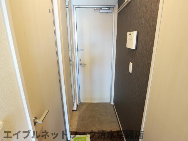 ロードサイド葵 A棟の玄関写真