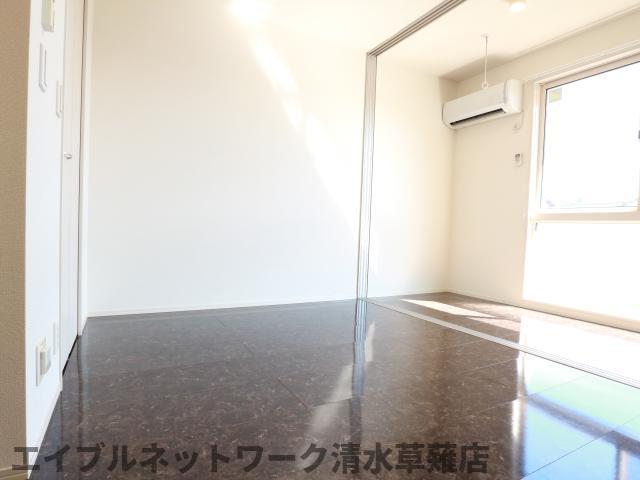 ロードサイド葵 A棟の居間写真