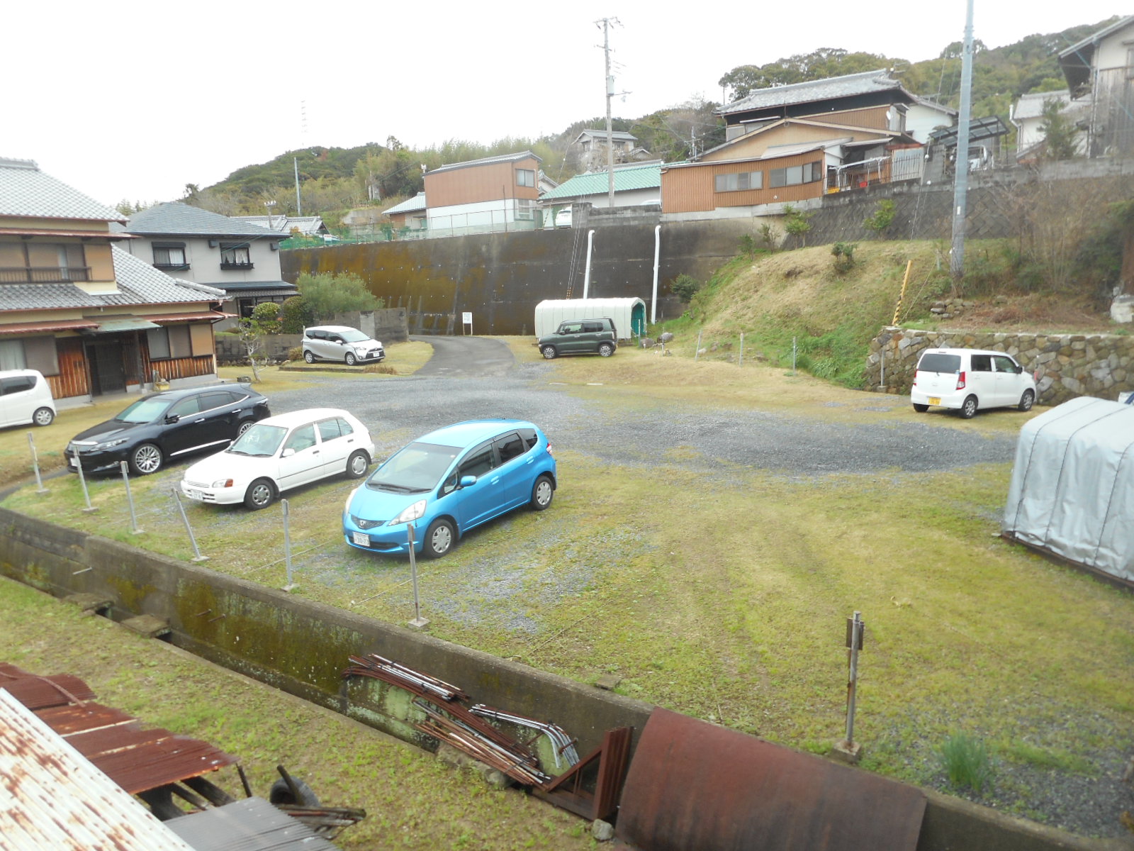 【田辺市高雄のアパートの駐車場】