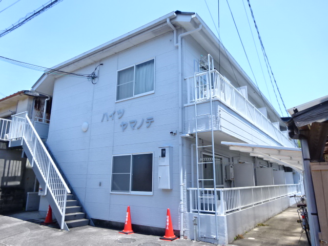 田辺市高雄のアパートの建物外観