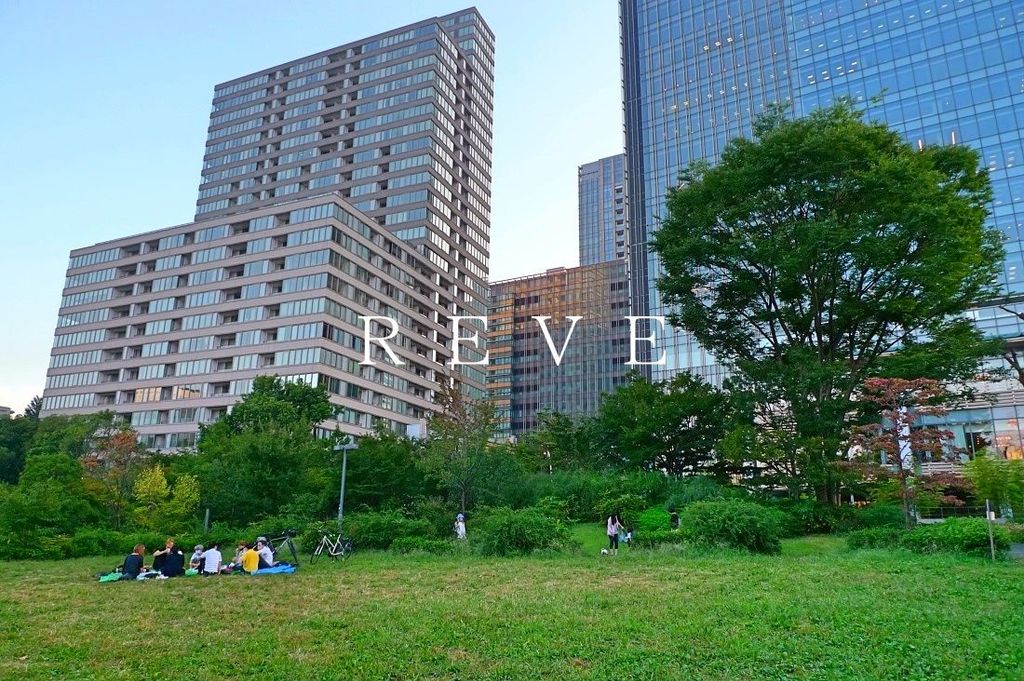 【港区虎ノ門のマンションの公園】