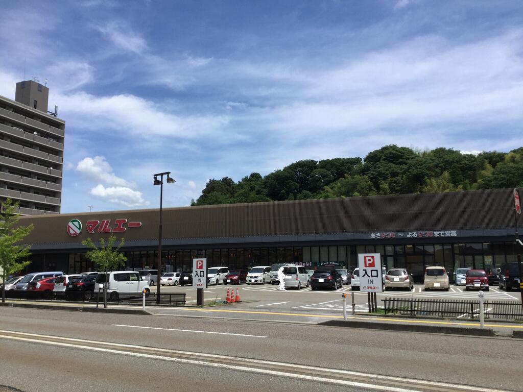 スーパー　マルエー春日店（スーパー）まで801m