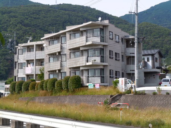 新田ツインズの建物外観