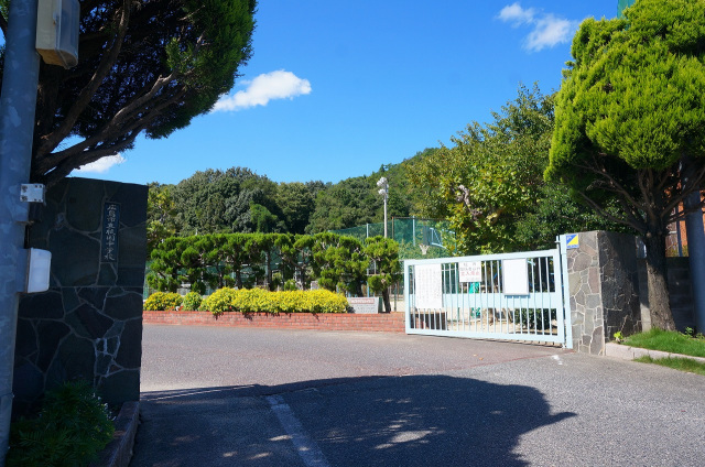 【広島市安佐南区山本のマンションの小学校】