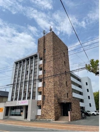 春日市上白水のマンションの建物外観