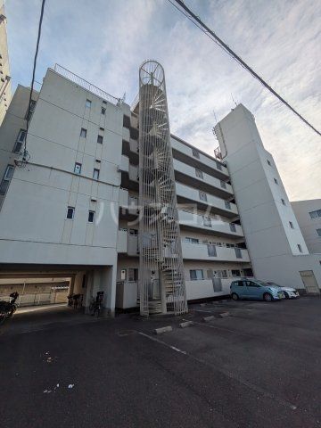 一宮市花池のマンションの建物外観