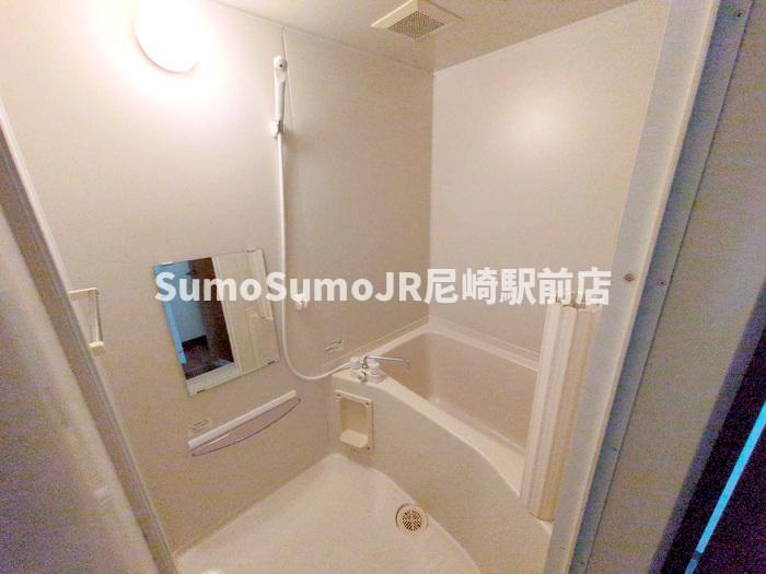 バス・シャワールーム　コンパクトで使いやすいお風呂です