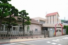 【生駒市小明町のマンションの幼稚園・保育園】