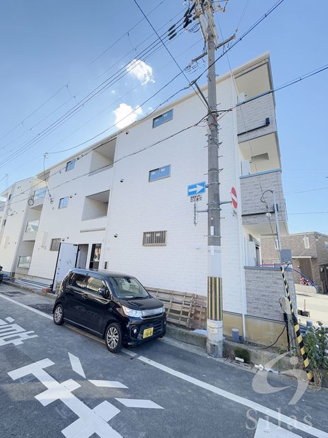 【堺市堺区香ヶ丘町のアパートの建物外観】