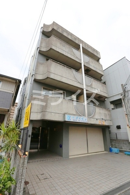 【吹田市高城町のマンションの建物外観】