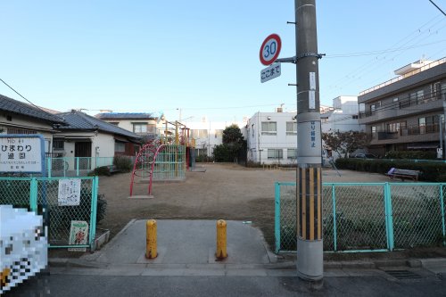 【吹田市高城町のマンションの公園】