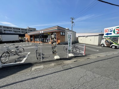 【春日部市上蛭田のマンションのコンビニ】