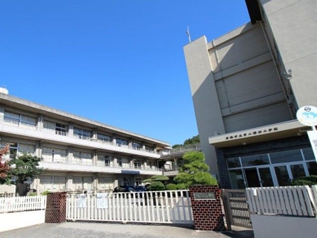 【倉敷市福田町浦田のアパートの小学校】