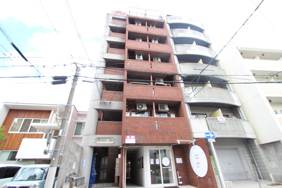 【広島市南区金屋町のマンションの建物外観】