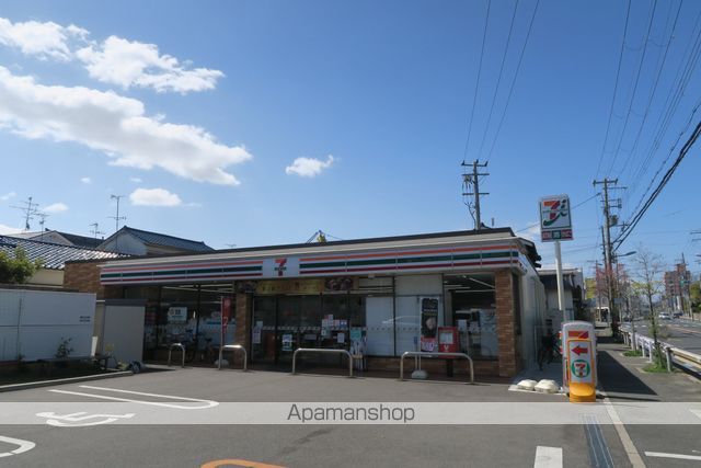 コンビニ　セブンイレブン（コンビニ）まで334m