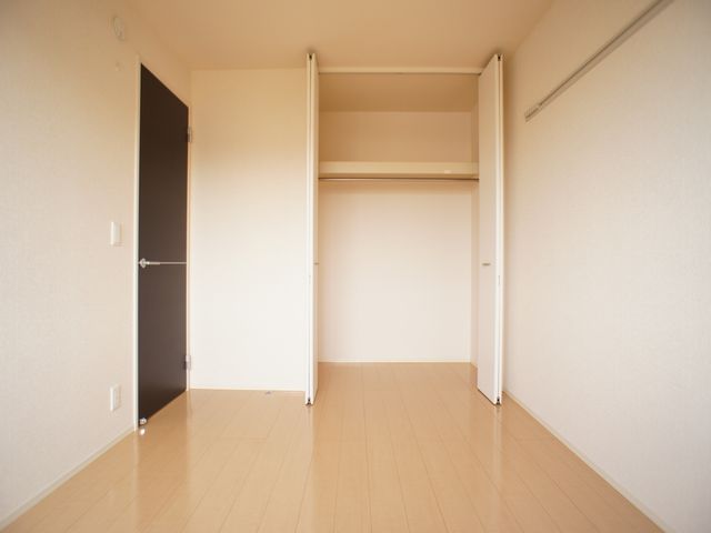 収納　充実収納付きの北側洋間です♪