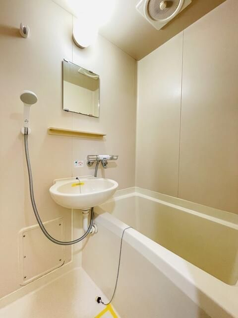 バス・シャワールーム　バストイレ別なのでゆったり癒しのバスタイムを満喫できます♪