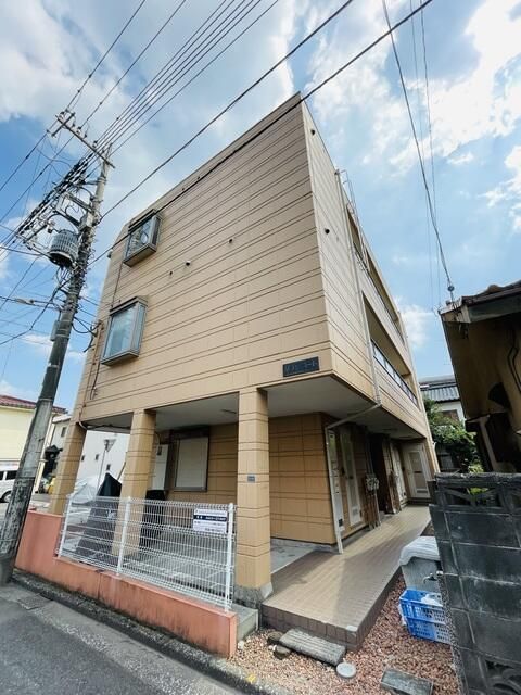 建物外観　周辺は閑静な住宅街ですので落ち着いた住環境です！