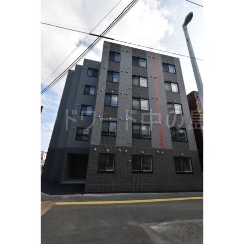 札幌市北区北三十三条西のマンションの建物外観