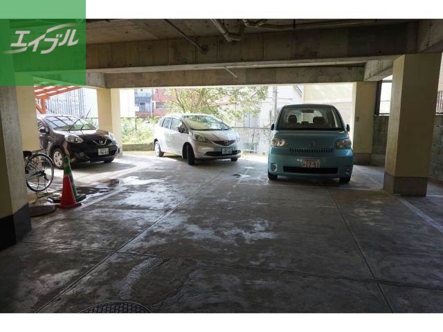 駐車場　駐車場