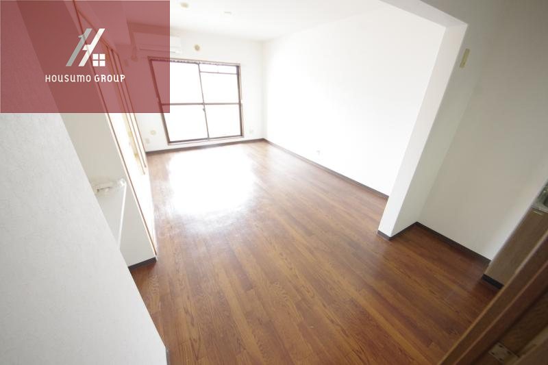 居室・リビング　こちらの居間で趣味の時間をお楽しみください