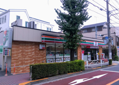 コンビニ　セブンイレブン 上目黒5丁目店（コンビニ）まで371m