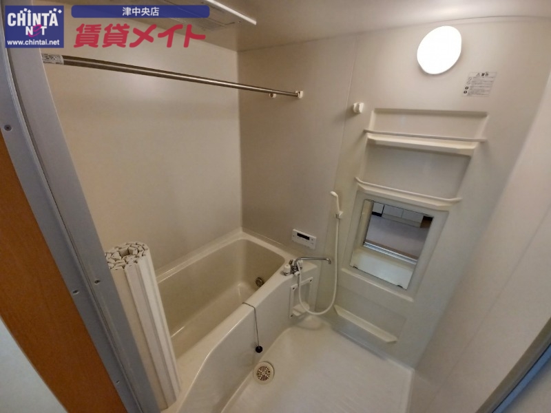 バス・シャワールーム　同物件別部屋写真