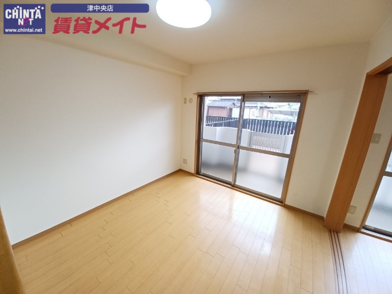 居室・リビング　同物件別部屋写真