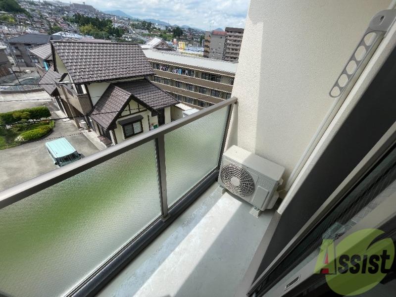 バルコニー　こちらのバルコニーで、洗濯物干しはバッチリですね。