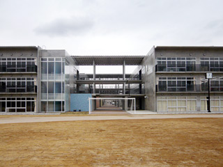 中学校　つくば市立春日中学校（中学校）まで284m