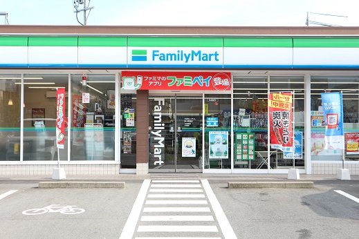 コンビニ　ファミリーマート　掛川駅南店（コンビニ）まで81m