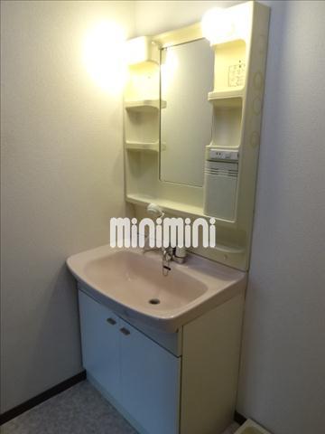 洗面設備　洗面化粧台付きがいいですね。