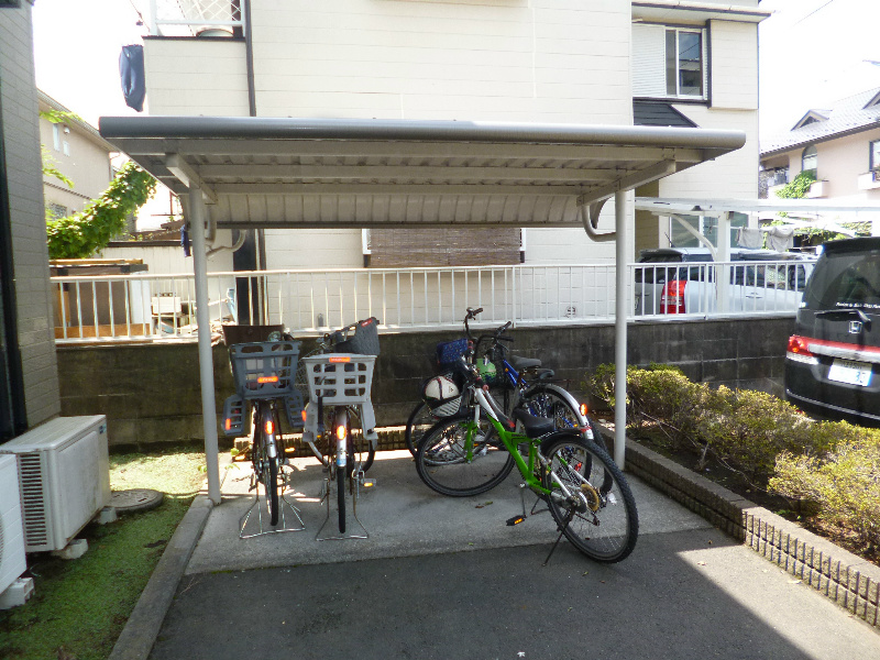 その他共有部分　屋根付の駐輪場完備です。