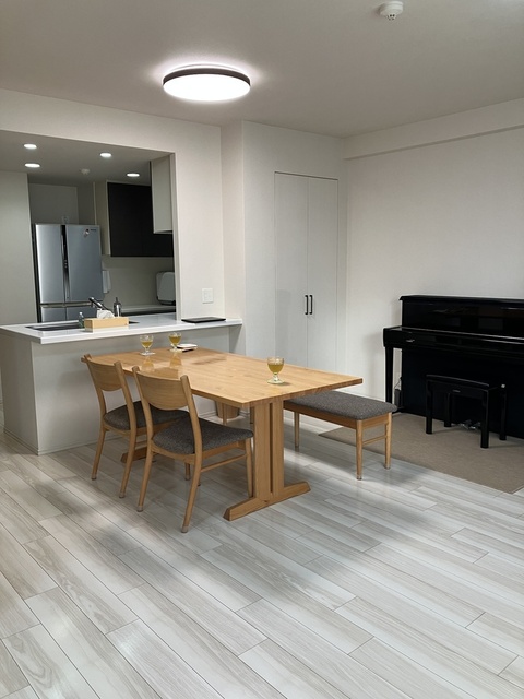 居室・リビング　＊入居中の写真につき家具・家電・備品等は設備に含まず