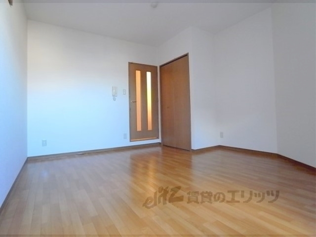 居室・リビング　陽もよく入り、明るいです。