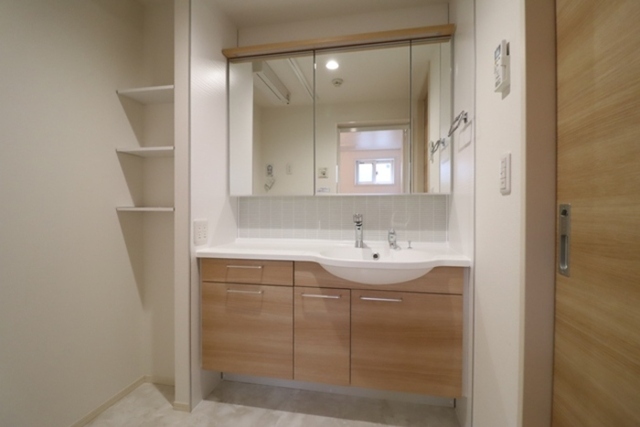 洗面設備　２０２　洗髪洗面化粧台