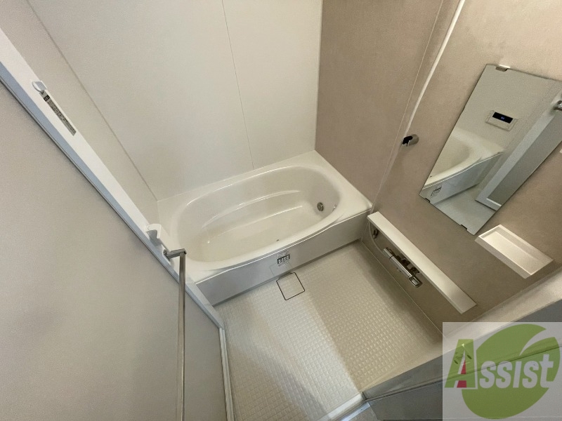 バス・シャワールーム　お風呂になります。一日の疲れを癒してくださいね。