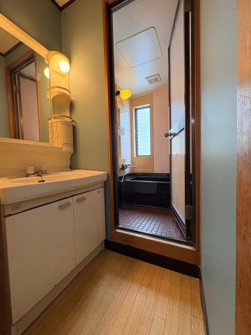 バス・シャワールーム　2階洗面所とお風呂