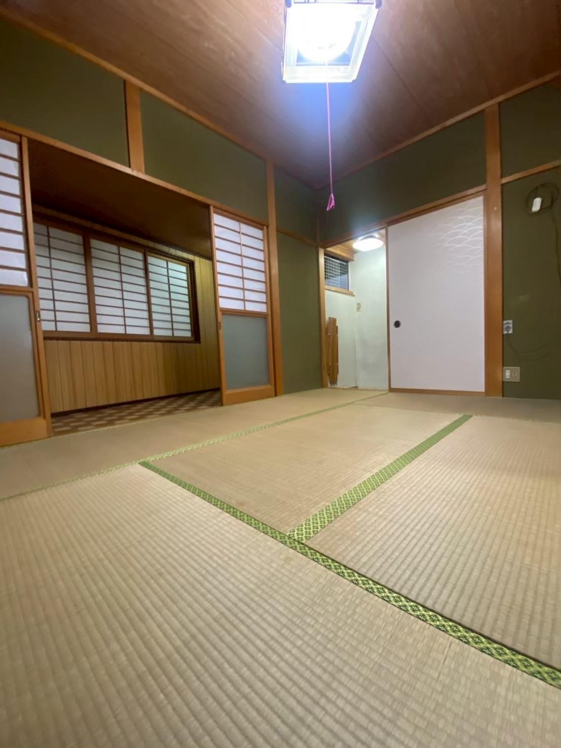 その他部屋・スペース　2階に落ち着ける和室とその奥に3畳程度のスペース有り