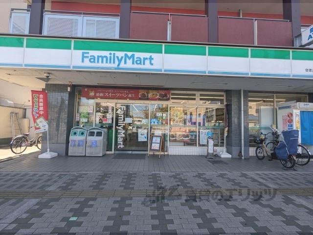 コンビニ　ファミリーマート俊徳道店（コンビニ）まで240m