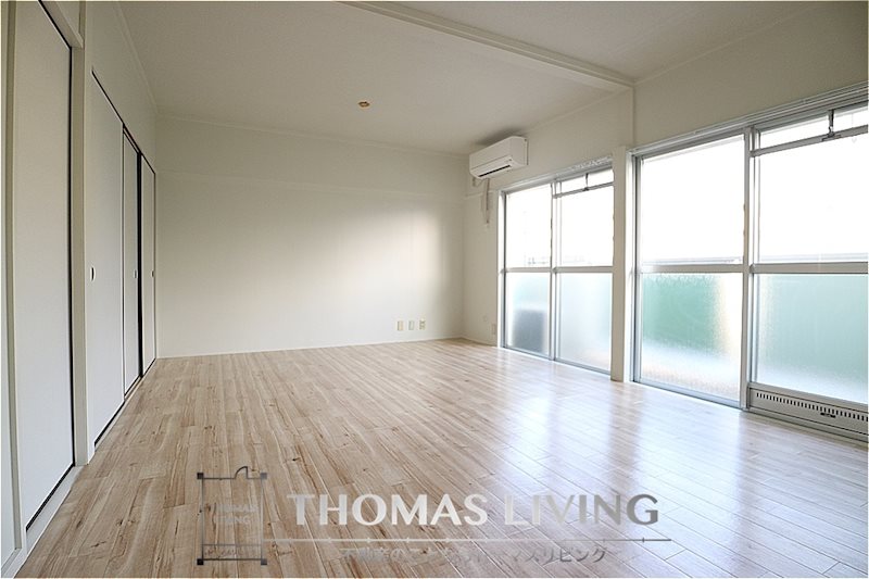 居室・リビング　日当たり良好です。