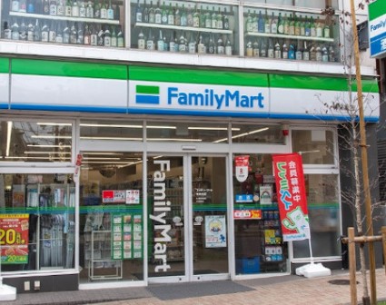 コンビニ　ファミリーマート 神楽坂店（コンビニ）まで162m